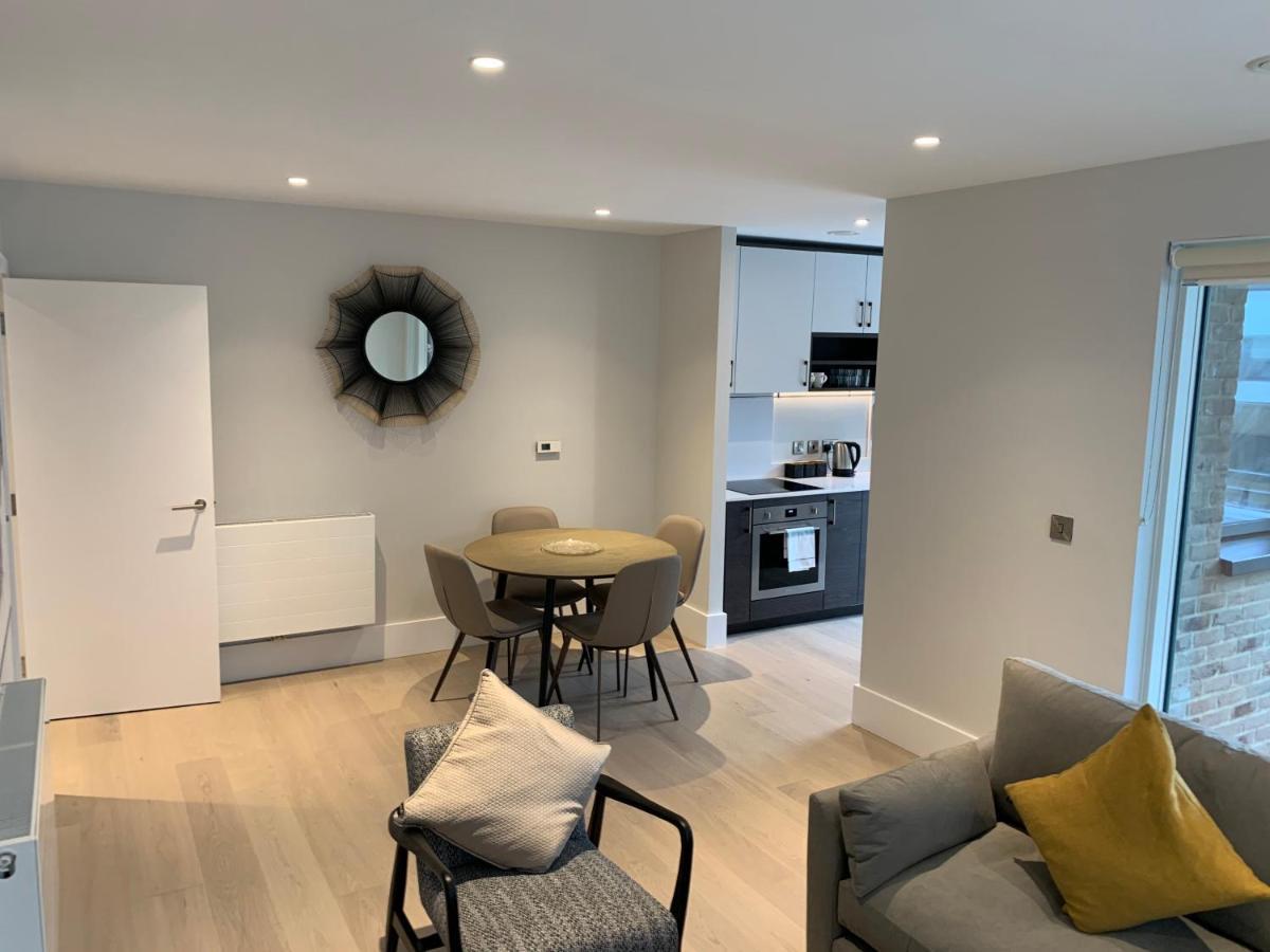 هاونسلو Heathrow North Apartments By Charles Hope المظهر الخارجي الصورة