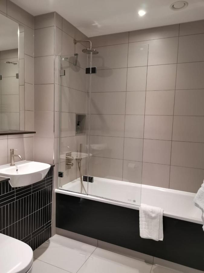 هاونسلو Heathrow North Apartments By Charles Hope المظهر الخارجي الصورة